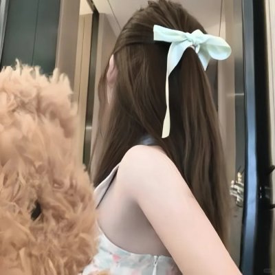 穿黄睡衣的女孩